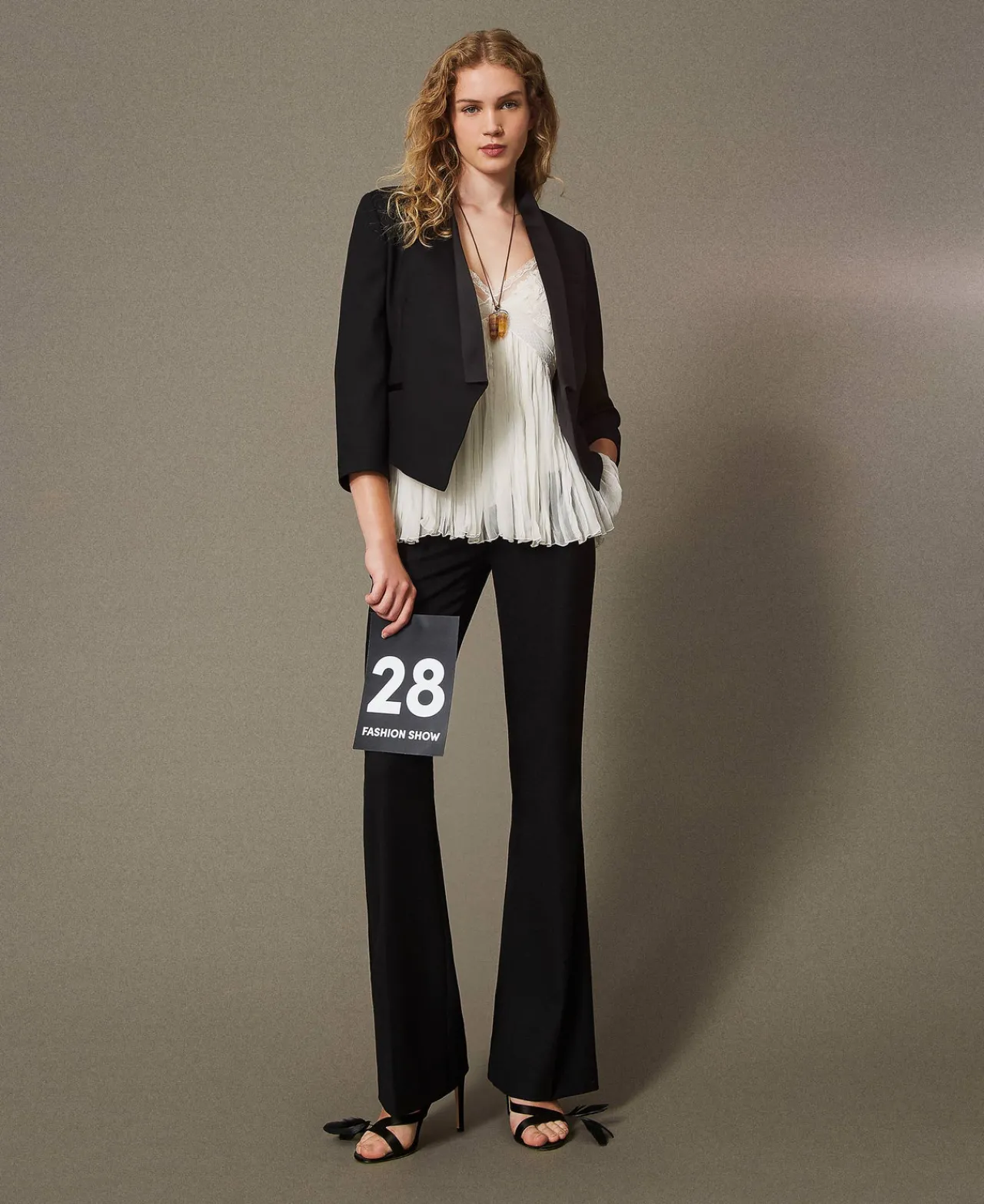 blazer_en_serg_de_laine_m_0.webp Blazers | Blousons Et Doudounes*TWINSET Milano Blazer En Sergé De Laine Mélangée Noir