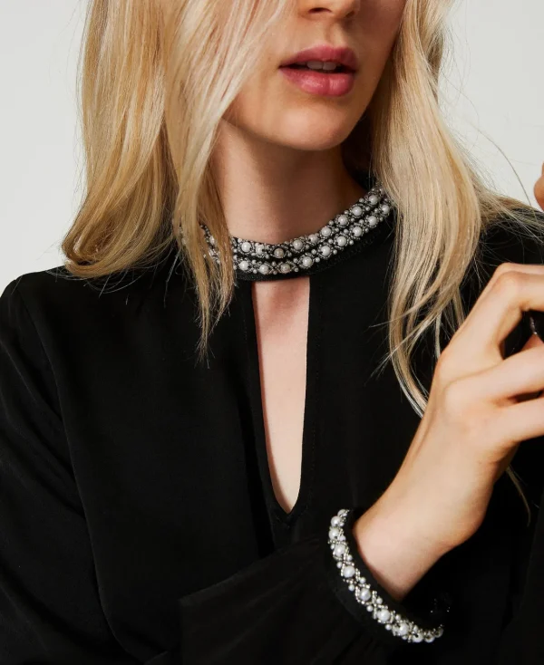blouse_en_crpe_avec_brode_4-1.webp Blouses Et Chemises*TWINSET Milano Blouse En Crêpe Avec Broderies Noir