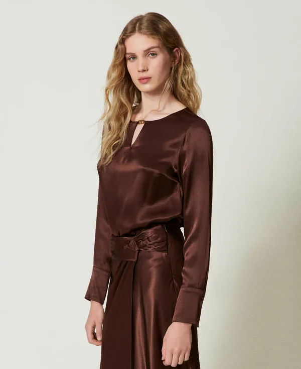 blouse_en_satin_avec_oval_0.webp Blouses Et Chemises*TWINSET Milano Blouse En Satin Avec Oval T Chocolat