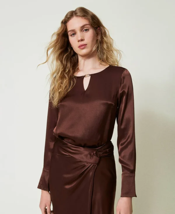 blouse_en_satin_avec_oval_2.webp Blouses Et Chemises*TWINSET Milano Blouse En Satin Avec Oval T Chocolat