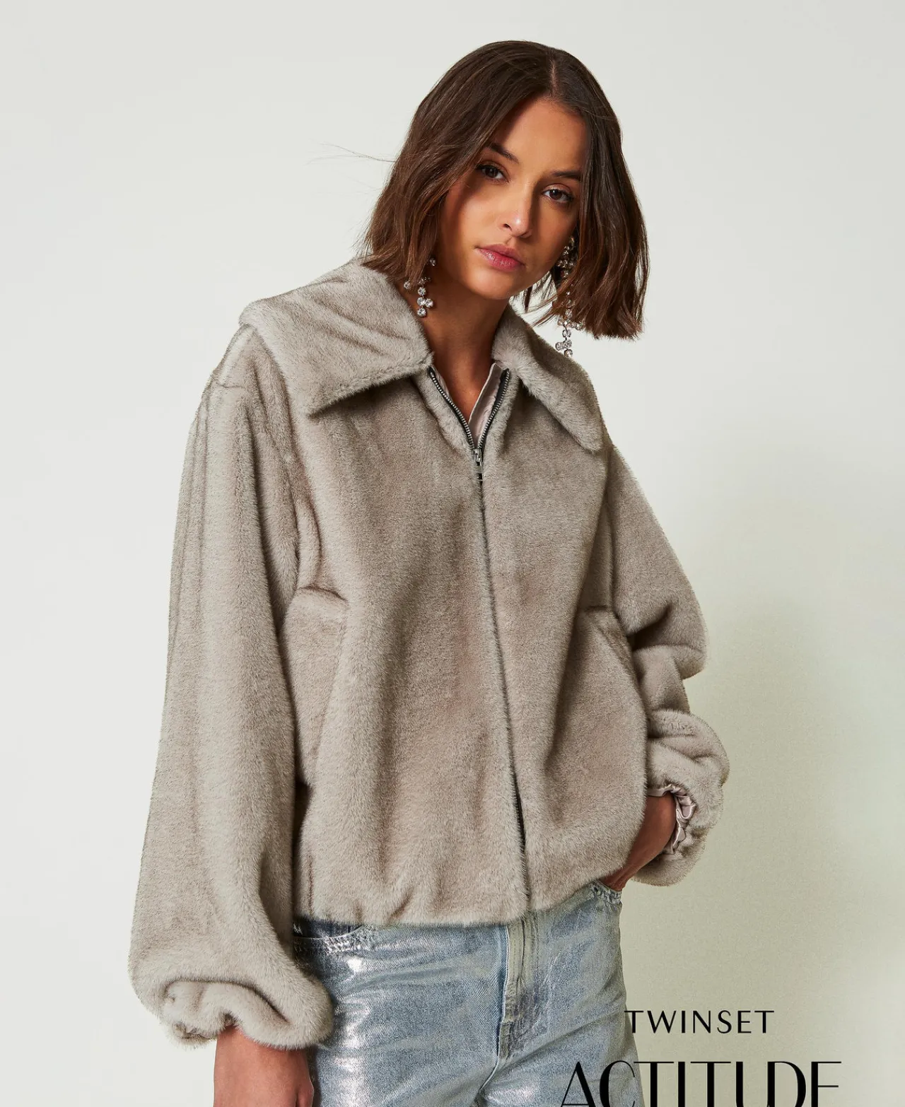 blouson_court_en_fausse_f_0.webp Blousons Et Doudounes*TWINSET Milano Blouson Court En Fausse Fourrure Gris Fumé