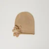 Chapeaux*TWINSET Milano Bonnet En Maille Avec Broche Florale Beige « Sesame »