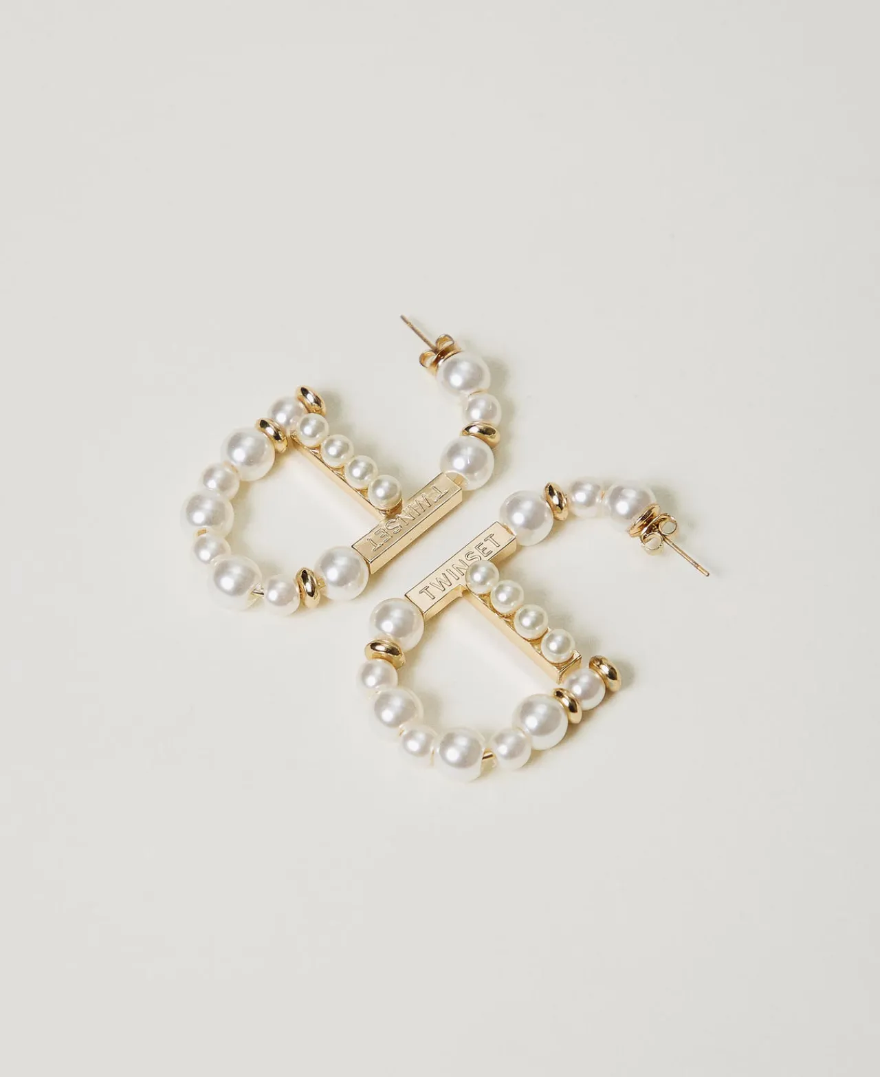 boucles_doreilles_oval_t__0-1.webp Bijoux*TWINSET Milano Boucles D’oreilles Oval T Avec Perles Blanc « Old White »