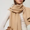 Écharpes*TWINSET Milano Écharpe En Maille Avec Broche Florale Beige « Sesame »