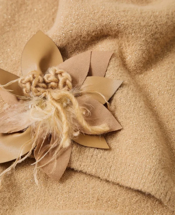 Écharpes*TWINSET Milano Écharpe En Maille Avec Broche Florale Beige « Sesame »