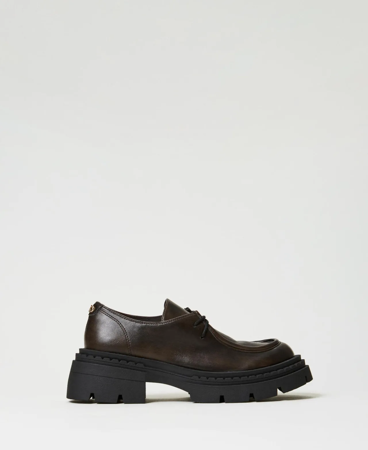 chaussures__lacets_avec_o_0.webp Chaussures Plates | Ballerines Et Mocassins*TWINSET Milano Chaussures à Lacets Avec Oval T Coffee Chocolate
