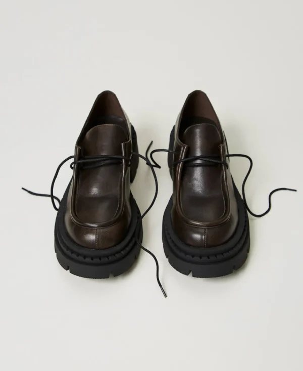 chaussures__lacets_avec_o_4.webp Chaussures Plates | Ballerines Et Mocassins*TWINSET Milano Chaussures à Lacets Avec Oval T Coffee Chocolate