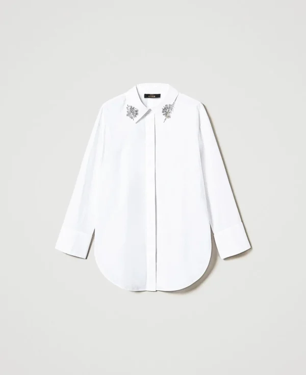 chemise_oversize_en_popel_1.webp Blouses Et Chemises*TWINSET Milano Chemise Oversize En Popeline Avec Broderies Blanc "Papers"