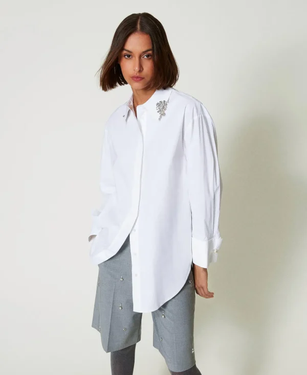 chemise_oversize_en_popel_2.webp Blouses Et Chemises*TWINSET Milano Chemise Oversize En Popeline Avec Broderies Blanc "Papers"