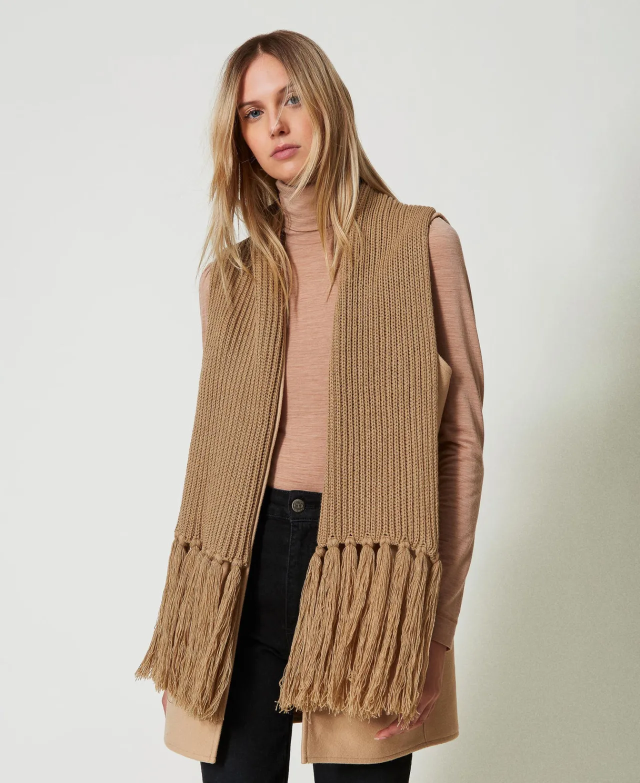 gilet_en_drap_avec_frange_0.webp Blousons Et Doudounes*TWINSET Milano Gilet En Drap Avec Franges Marron « Sandy Brown »
