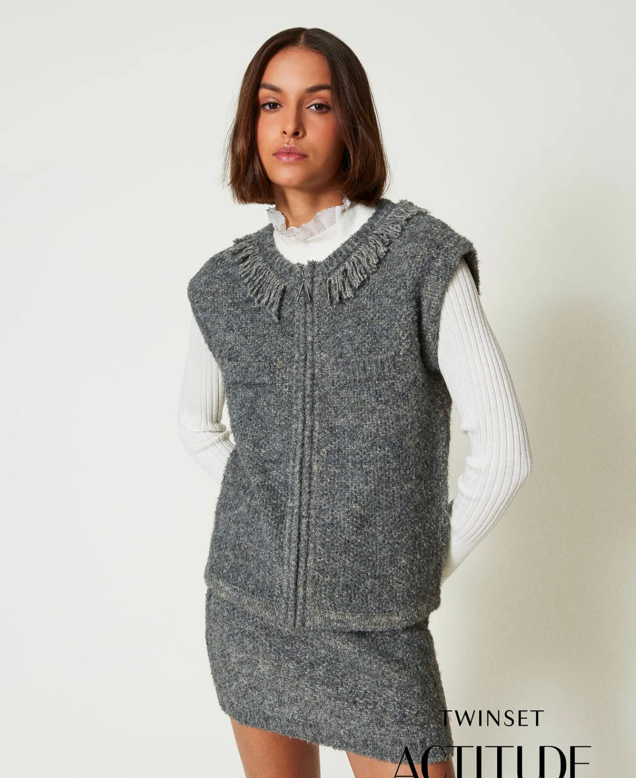 gilet_en_maille_boucle_re_0.webp Blousons Et Doudounes*TWINSET Milano Gilet En Maille Bouclée Recyclée Gris Moyen Chiné/Lurex Clair Or
