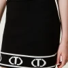 jupe_courte_en_maille_ave_4.webp Jupes*TWINSET Milano Jupe Courte En Maille Avec Oval T Jacquard Bicolore Noir / Blanc Cassé
