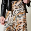 jupe_longue_en_satin_anim_4.webp Jupes*TWINSET Milano Jupe Longue En Satin Animalier Imprimé Tigre Orange « Tanné »/Noir