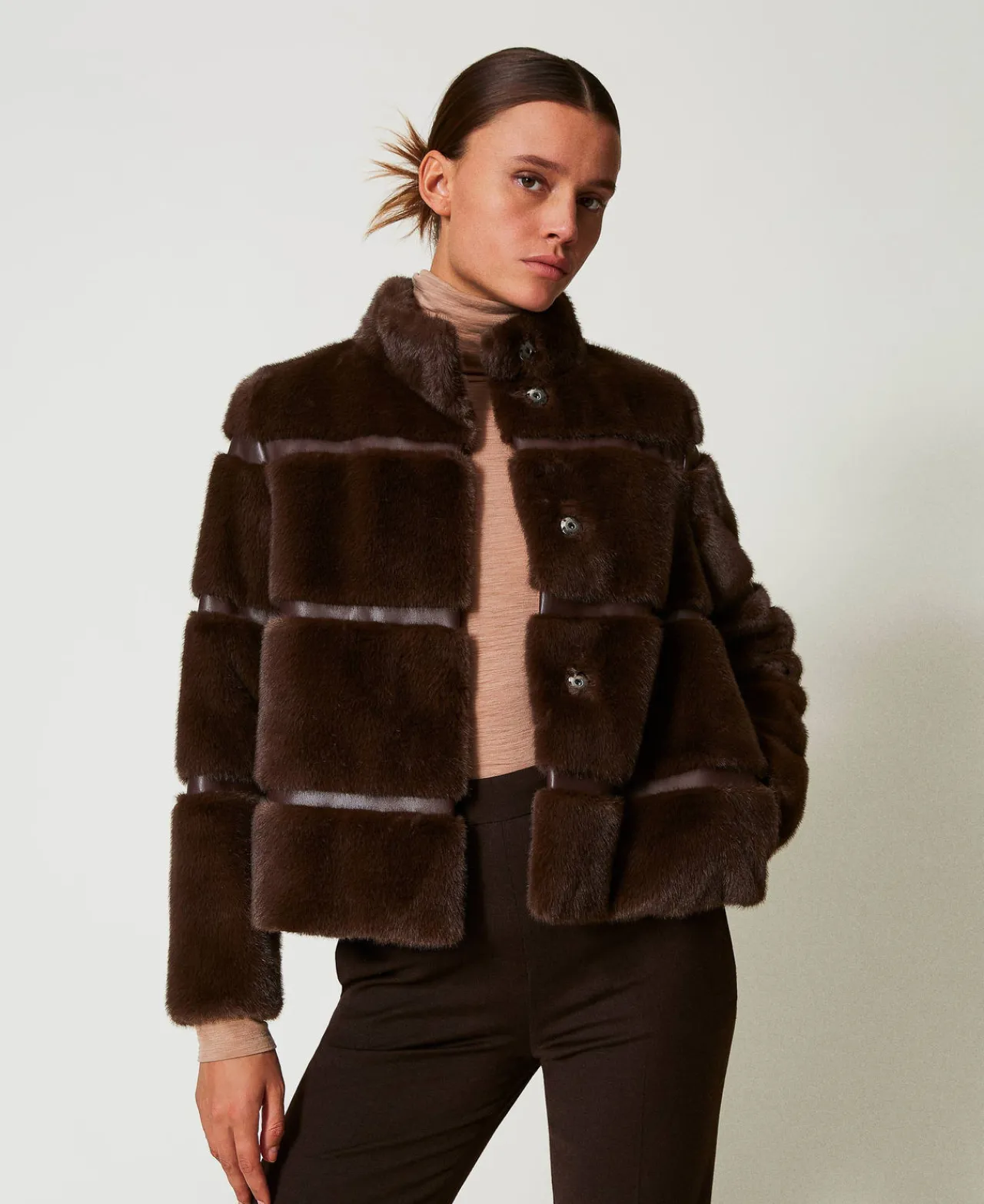 Manteaux Et Trenchs*TWINSET Milano Manteau Court En Fausse Fourrure Avec Incrustations Coffee Chocolate