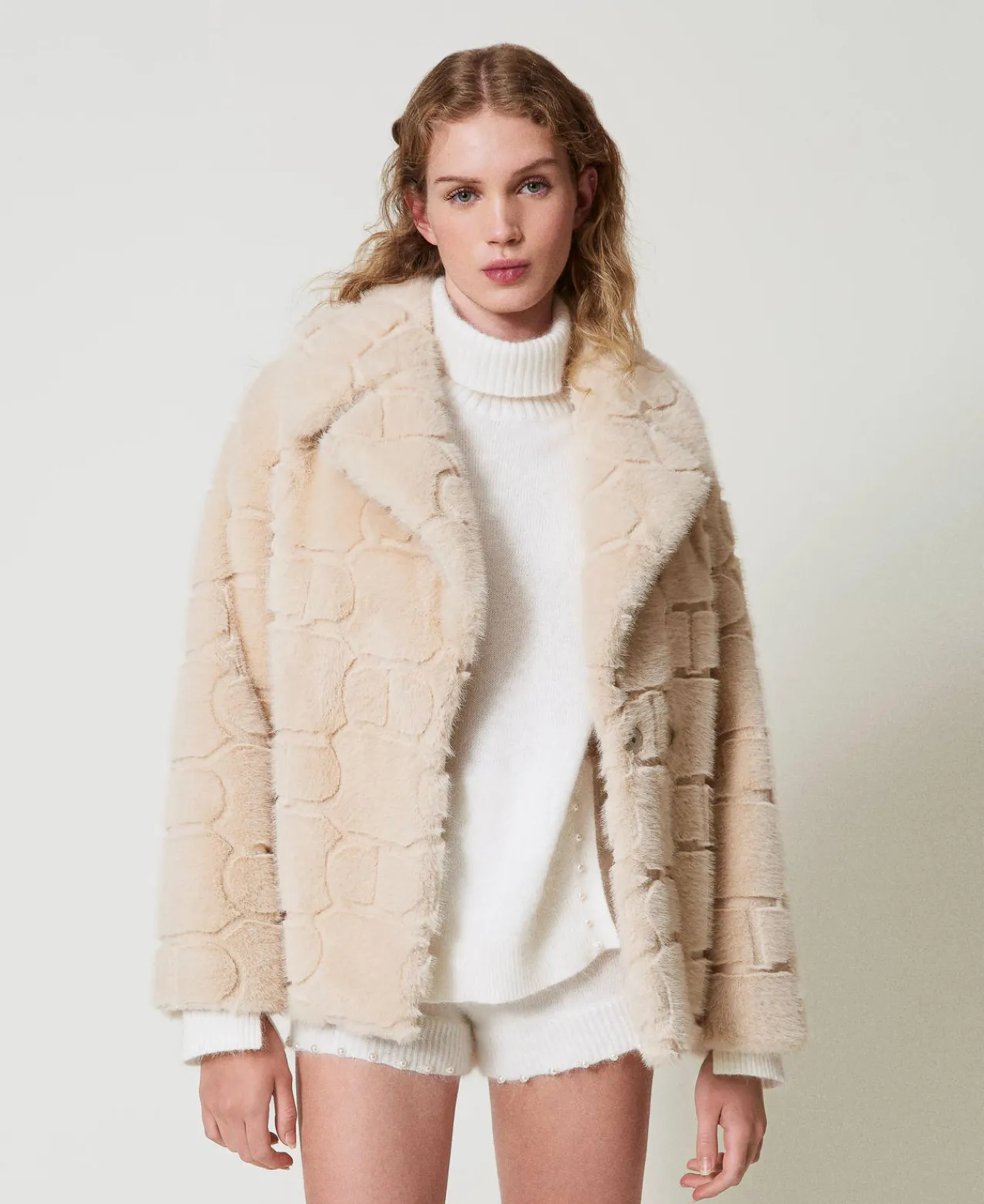 Manteaux Et Trenchs*TWINSET Milano Manteau Court En Fausse Fourrure Avec Oval T Blanc « White Cream »