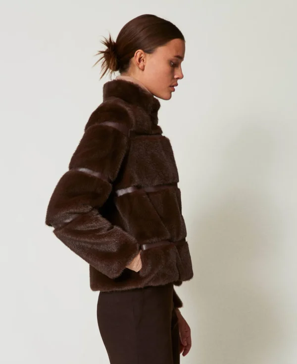 Manteaux Et Trenchs*TWINSET Milano Manteau Court En Fausse Fourrure Avec Incrustations Coffee Chocolate
