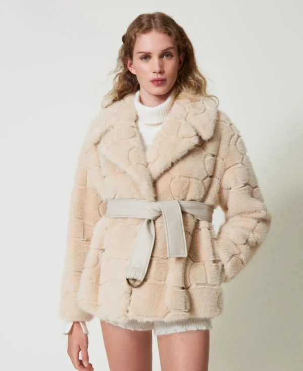 Manteaux Et Trenchs*TWINSET Milano Manteau Court En Fausse Fourrure Avec Oval T Blanc « White Cream »