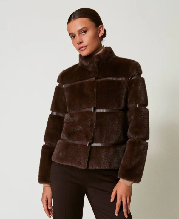 Manteaux Et Trenchs*TWINSET Milano Manteau Court En Fausse Fourrure Avec Incrustations Coffee Chocolate