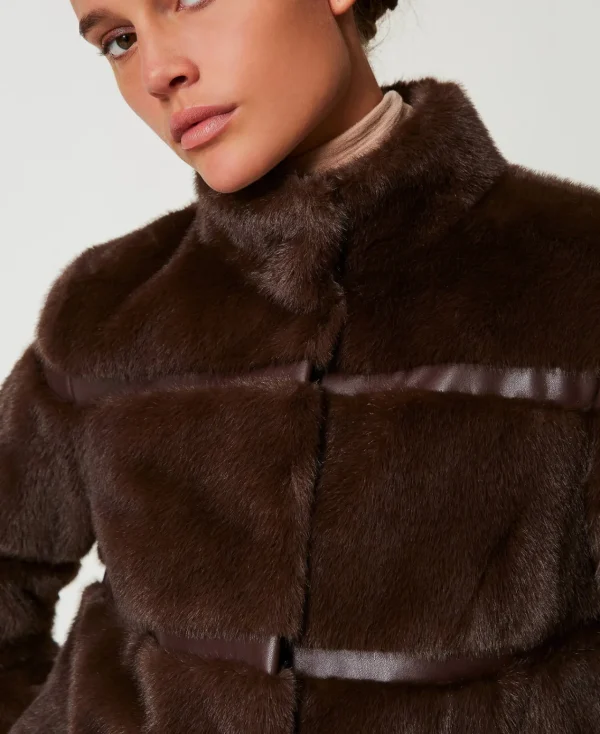 Manteaux Et Trenchs*TWINSET Milano Manteau Court En Fausse Fourrure Avec Incrustations Coffee Chocolate