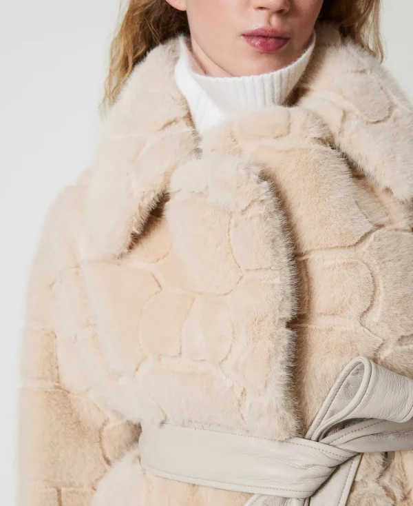 Manteaux Et Trenchs*TWINSET Milano Manteau Court En Fausse Fourrure Avec Oval T Blanc « White Cream »