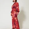 pantalon_ample_en_satin_f_2.webp Pantalons Larges Et Palazzo*TWINSET Milano Pantalon Ample En Satin Floral Grandes Fleurs Rouge/Red Plum