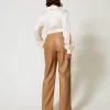 pantalon_effet_cuir_avec__3.webp Pantalons Droits Et Cigarette*TWINSET Milano Pantalon Effet Cuir Avec élastique Marron « Sandy Brown »
