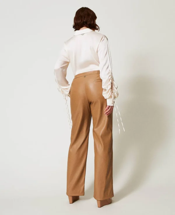 pantalon_effet_cuir_avec__3.webp Pantalons Droits Et Cigarette*TWINSET Milano Pantalon Effet Cuir Avec élastique Marron « Sandy Brown »
