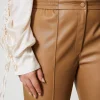 pantalon_effet_cuir_avec__4.webp Pantalons Droits Et Cigarette*TWINSET Milano Pantalon Effet Cuir Avec élastique Marron « Sandy Brown »