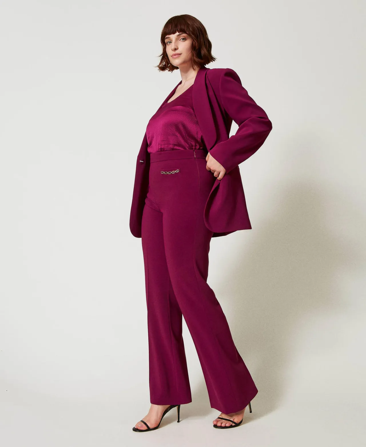 pantalon_vas_avec_chane_o_0.webp Pantalons Évasés*TWINSET Milano Pantalon évasé Avec Chaîne Oval T Violet « Prune Rouge »