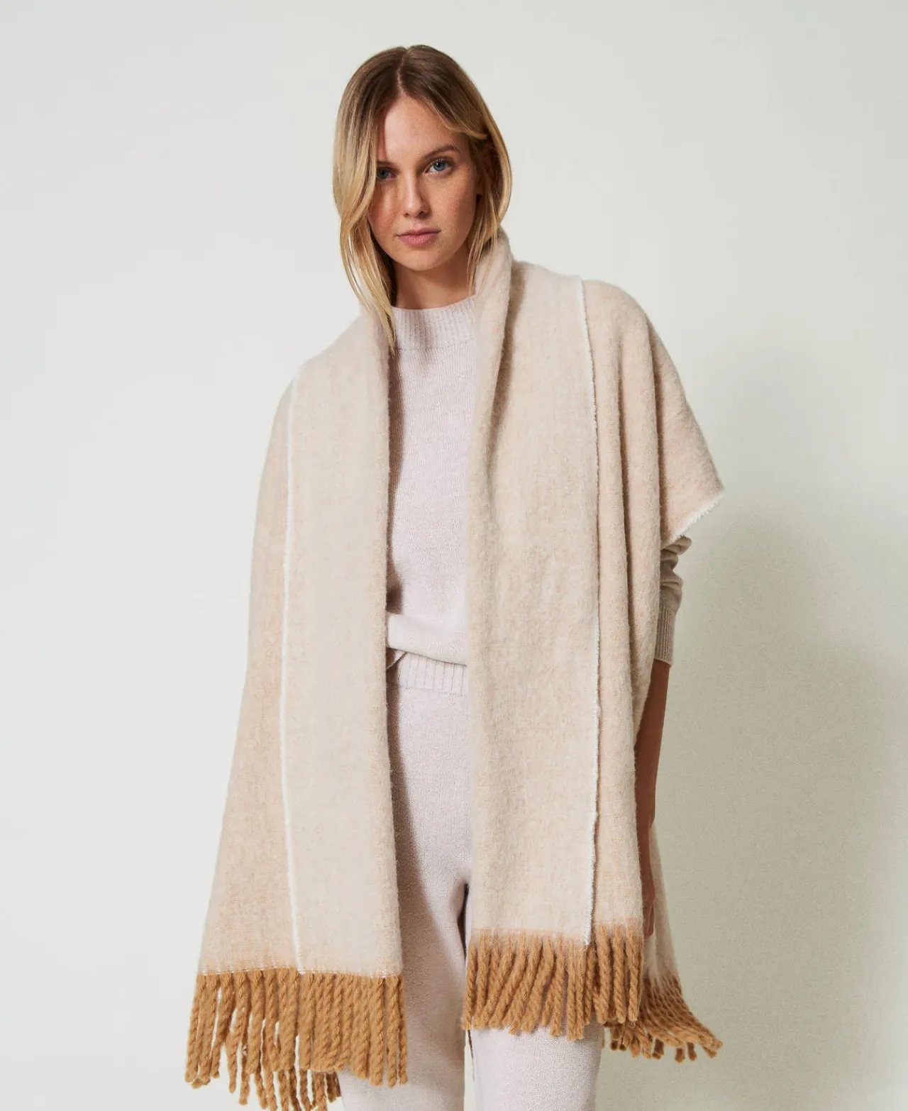 poncho_chin_avec_franges_0.webp Ponchos*TWINSET Milano Poncho Chiné Avec Franges Marron « Sandy Brown »