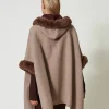 poncho_en_drap_et_fausse__3.webp Ponchos*TWINSET Milano Poncho En Drap Et Fausse Fourrure Chocolate Malt