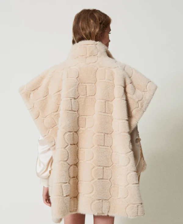 Ponchos*TWINSET Milano Poncho En Fausse Fourrure Avec Logo Blanc « White Cream »