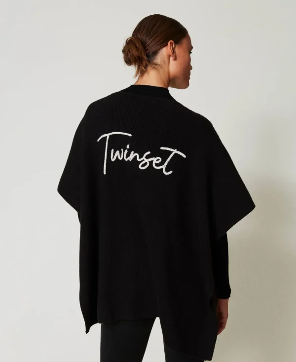 poncho_en_maille_avec_bro_3.webp Ponchos*TWINSET Milano Poncho En Maille Avec Broderie Siglée Noir