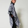 poncho_jacquard_avec_logo_2.webp Ponchos*TWINSET Milano Poncho Jacquard Avec Logo Noir