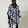 poncho_jacquard_avec_logo_3.webp Ponchos*TWINSET Milano Poncho Jacquard Avec Logo Noir