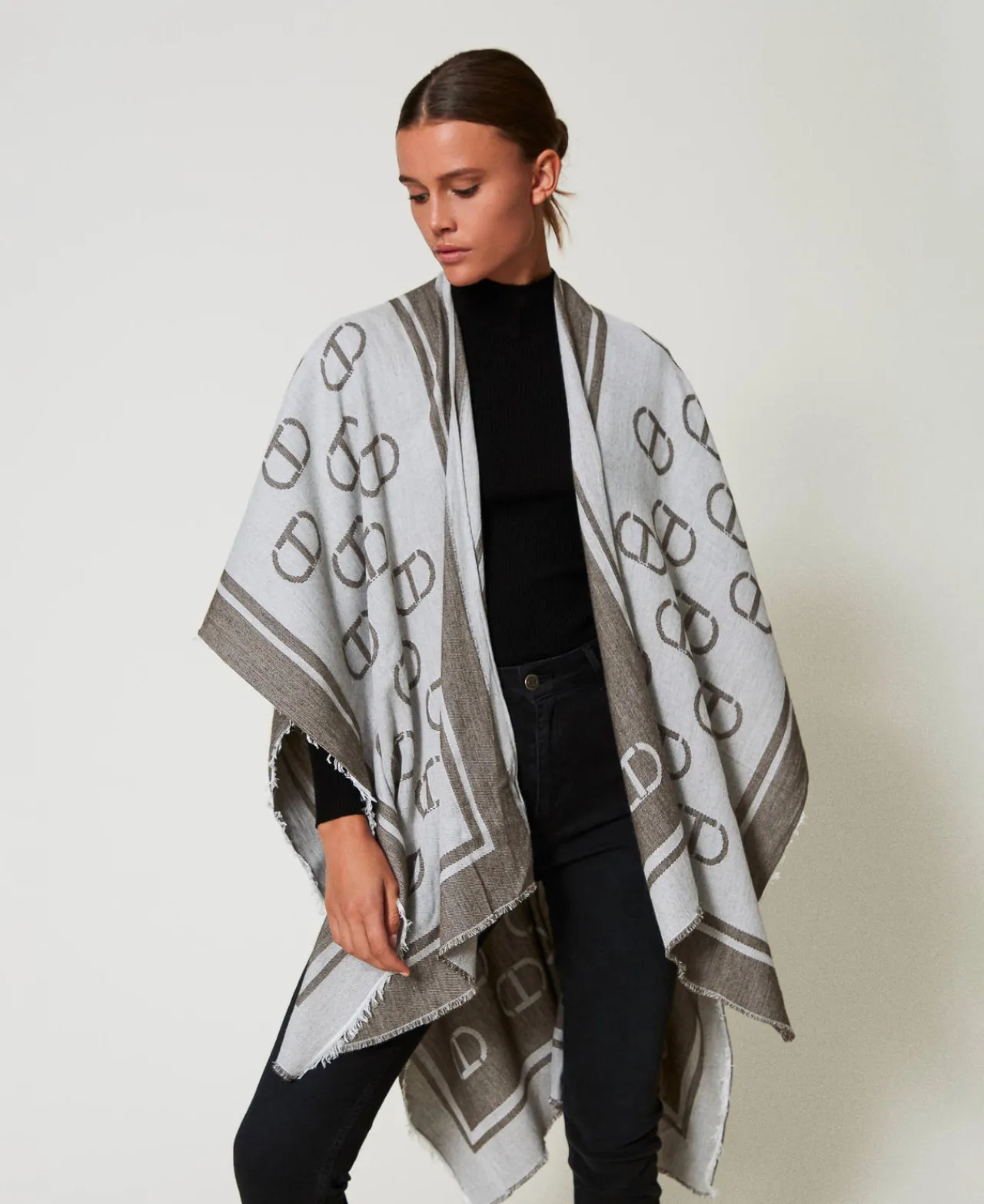 poncho_jacquard_avec_oval_0.webp Ponchos*TWINSET Milano Poncho Jacquard Avec Oval T Jacquard Oval T Gris Chiné Foncé
