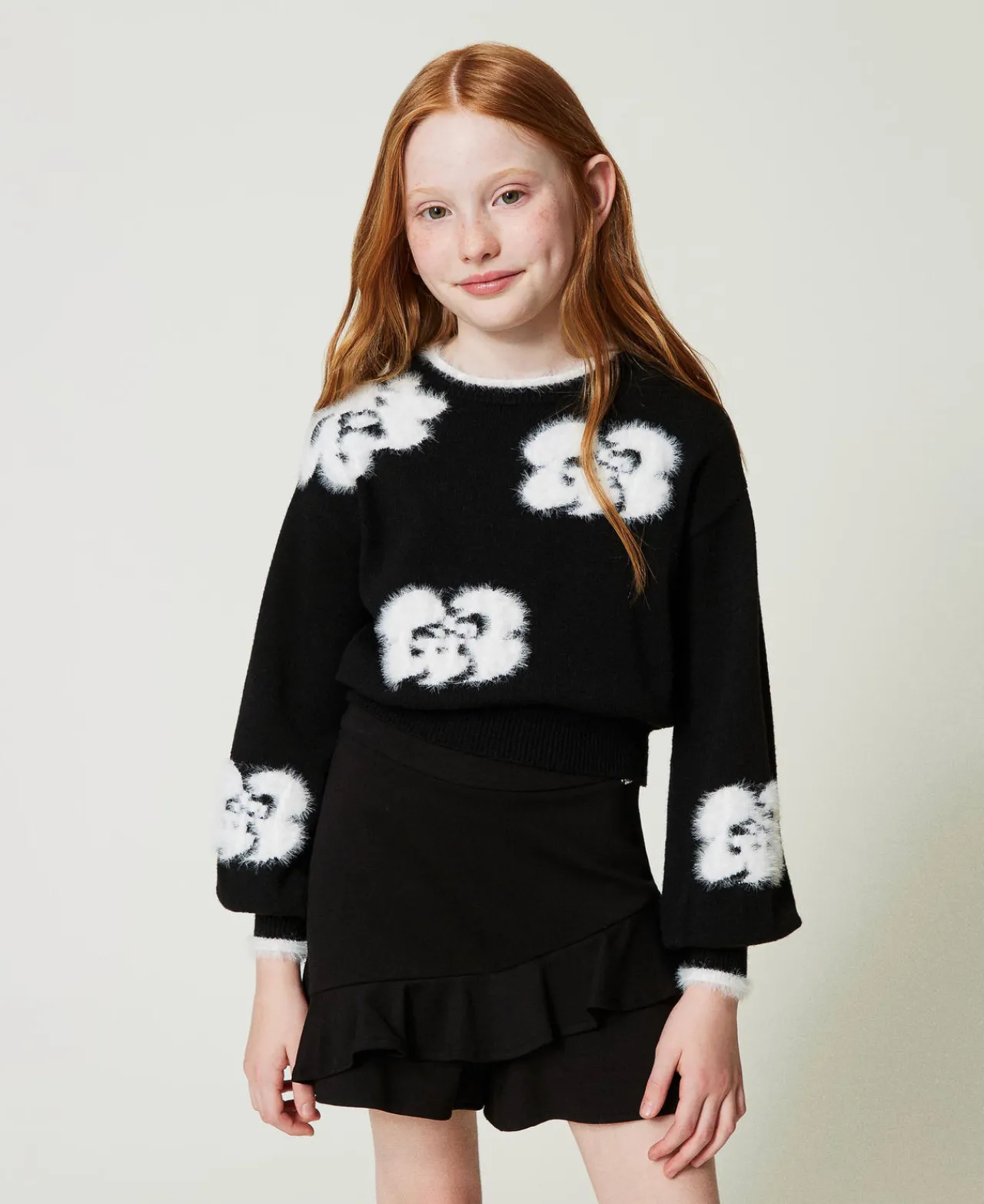pull_avec_fleurs_incruste_0.webp Pulls Et Cardigans*TWINSET Milano Pull Avec Fleurs Incrustées Bicolore Noir / Blanc Cassé