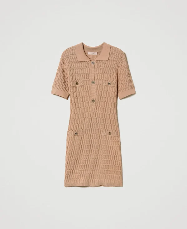 robe_courte_ajuste_en_mai_1.webp Robes En Maille | Robes Courtes*TWINSET Milano Robe Courte Ajustée En Maille Avec Boutons Marron « Sandy Brown »