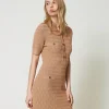 robe_courte_ajuste_en_mai_2.webp Robes En Maille | Robes Courtes*TWINSET Milano Robe Courte Ajustée En Maille Avec Boutons Marron « Sandy Brown »