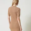 robe_courte_ajuste_en_mai_3.webp Robes En Maille | Robes Courtes*TWINSET Milano Robe Courte Ajustée En Maille Avec Boutons Marron « Sandy Brown »