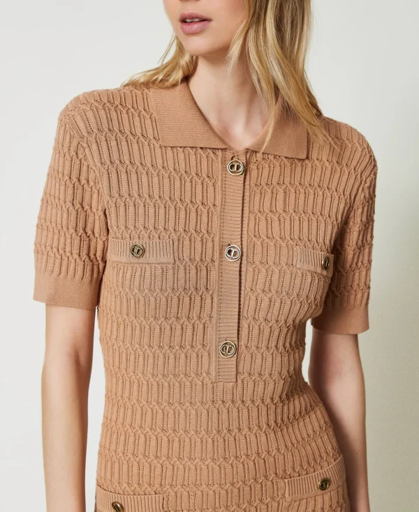 robe_courte_ajuste_en_mai_4.webp Robes En Maille | Robes Courtes*TWINSET Milano Robe Courte Ajustée En Maille Avec Boutons Marron « Sandy Brown »