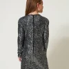 robe_courte_avec_sequins__3-1.webp Robes*TWINSET Milano Robe Courte Avec Sequins All-over Canon de Fusil Métallisé