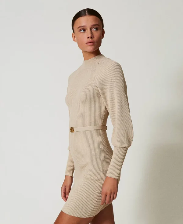 robe_courte_en_maille_cte_2-1.webp Robes En Maille | Robes Courtes*TWINSET Milano Robe Courte En Maille Côtelée Avec Ceinture Blanc « White Cream »