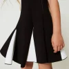 robe_courte_en_scuba_bico_4.webp Robes*TWINSET Milano Robe Courte En Scuba Bicolore Bicolore Noir / Blanc Cassé