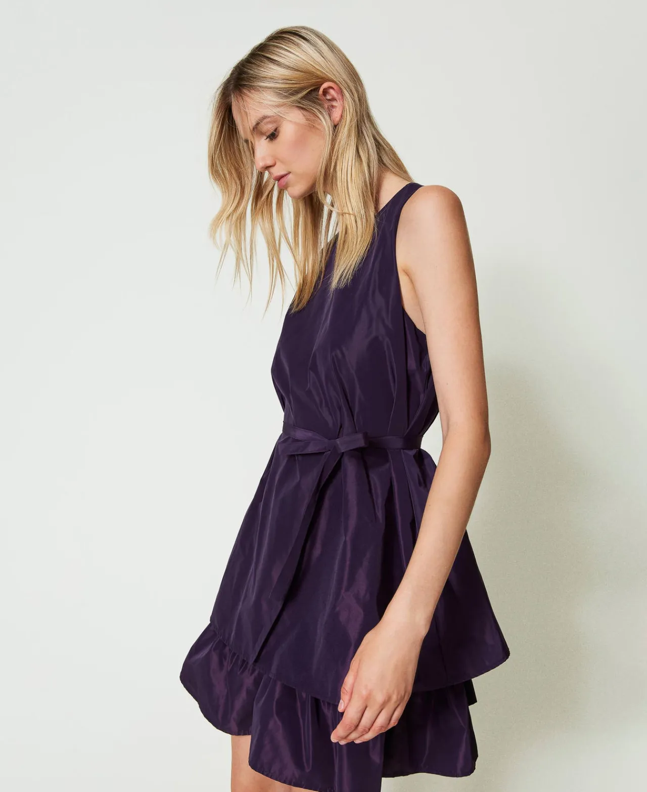 robe_courte_en_taffetas_a_0.webp Robes De Cérémonie | Robes Élégantes*TWINSET Milano Robe Courte En Taffetas Avec Volant Aubergine