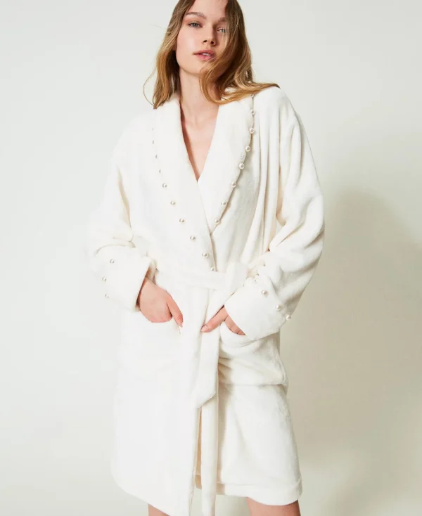 robe_de_chambre_en_fausse_0.webp Sous-Vêtements Et Vêtements De Nuit*TWINSET Milano Robe De Chambre En Fausse Fourrure Avec Perles Blanc Antique White
