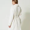 robe_de_chambre_en_fausse_3.webp Sous-Vêtements Et Vêtements De Nuit*TWINSET Milano Robe De Chambre En Fausse Fourrure Avec Perles Blanc Antique White