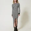 robe_longue_en_maille_ray_2.webp Robes En Maille | Robes Longues*TWINSET Milano Robe Longue En Maille Rayée Bicolore Noir/Blanc Neige