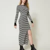 robe_longue_en_maille_ray_3.webp Robes En Maille | Robes Longues*TWINSET Milano Robe Longue En Maille Rayée Bicolore Noir/Blanc Neige