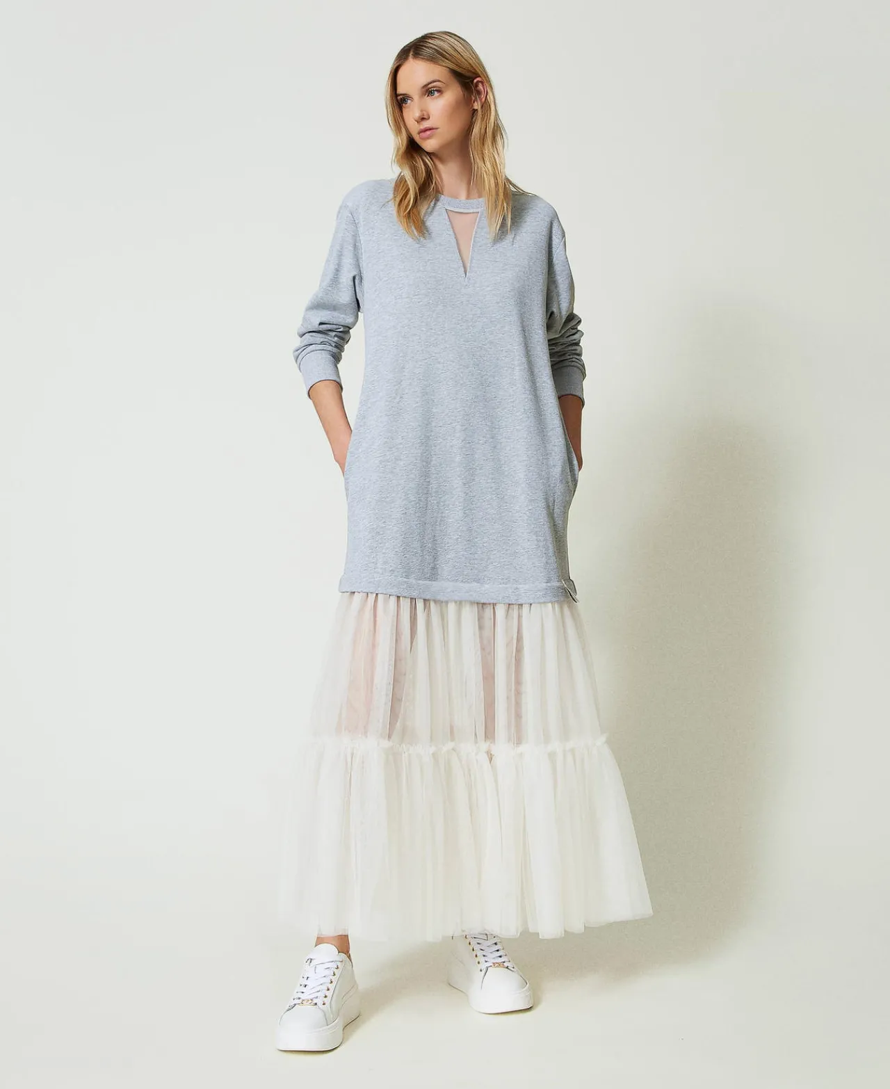 robe_longue_en_molleton_e_0.webp Robes Longues*TWINSET Milano Robe Longue En Molleton Et Tulle Bicolore Gris Chiné Moyen/Nacre